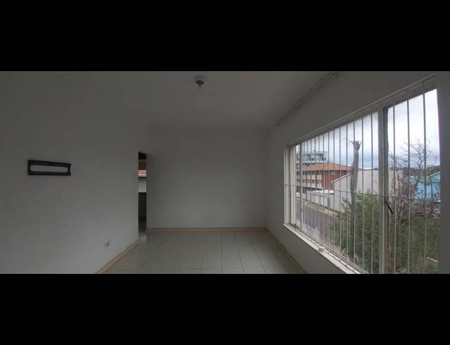 1 BEDROOM FLAT TO LET IN ESSENWOOD